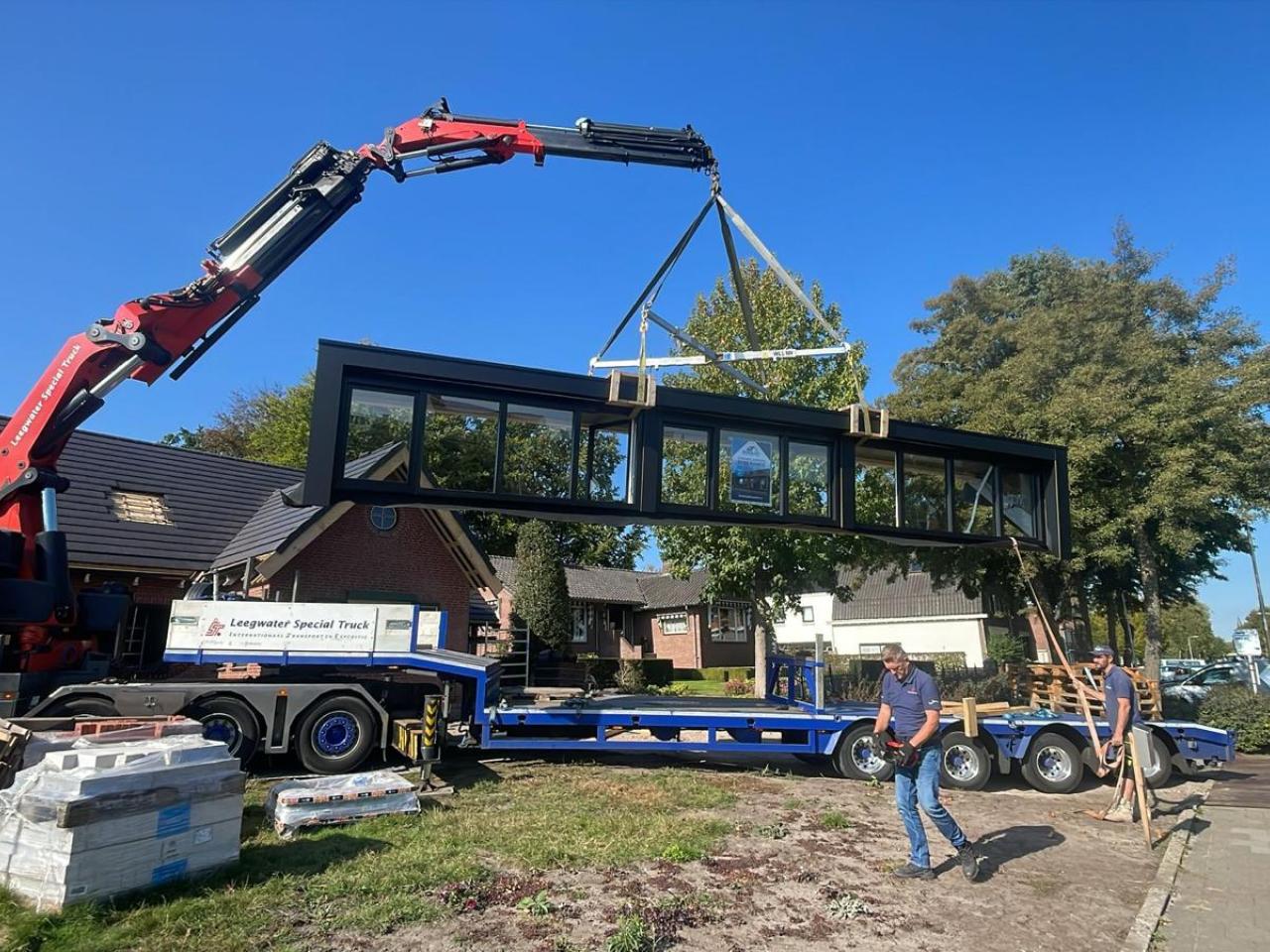 Hijssen van dakkapel met kraan