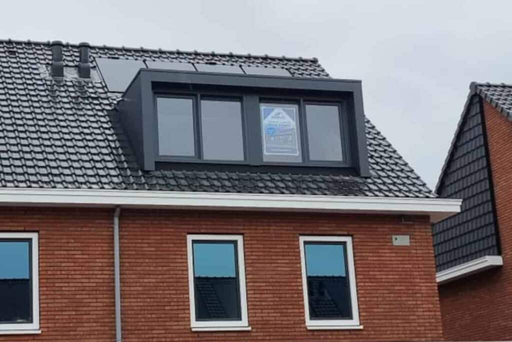 Moderne dakkapel antraciet