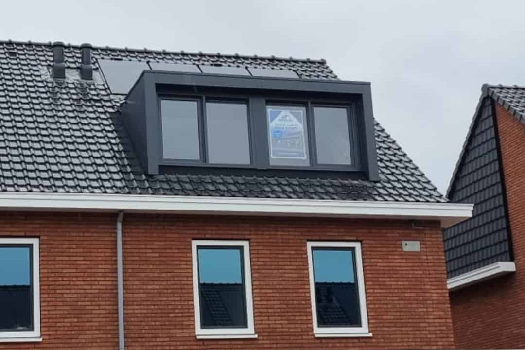 Moderne dakkapel antraciet