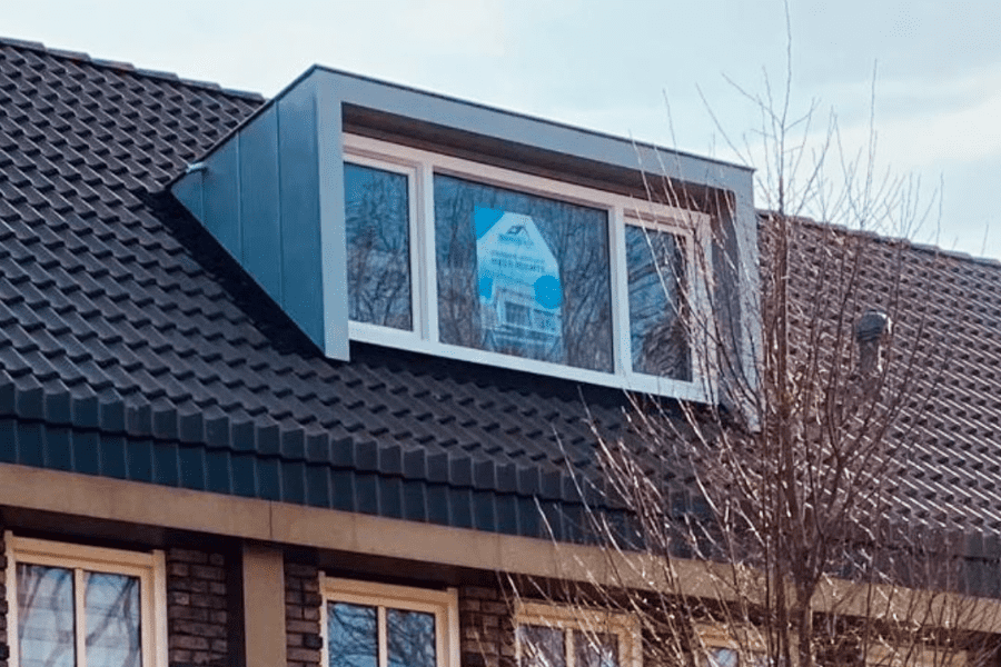 Dakkapel zink in grijs en wit